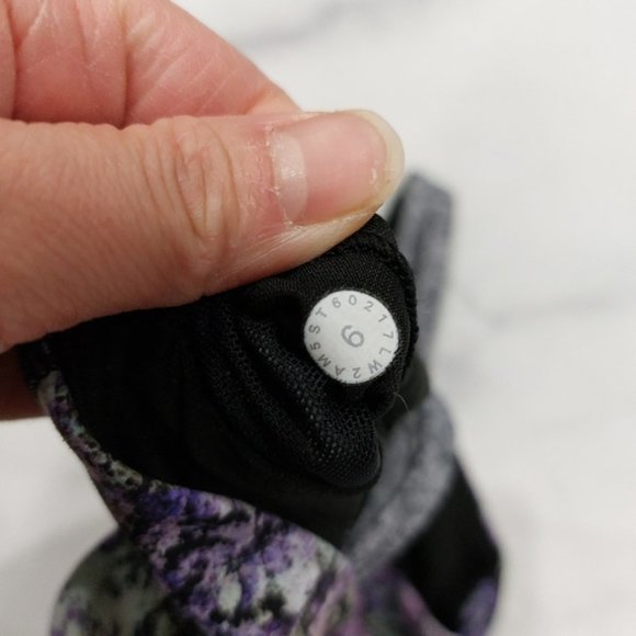 Lululemon Energy Bra (Nulux) Vivid Vision Multi Black Size 6 - Picture 6 of 7